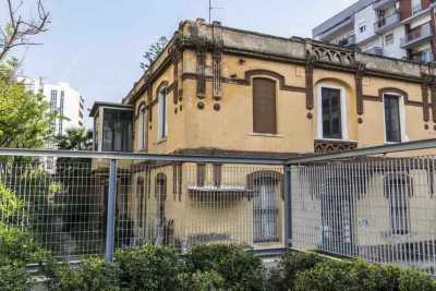 Bari, quell'antica villa abbandonata su via Amendola: �� la vecchia sede della Peroni�